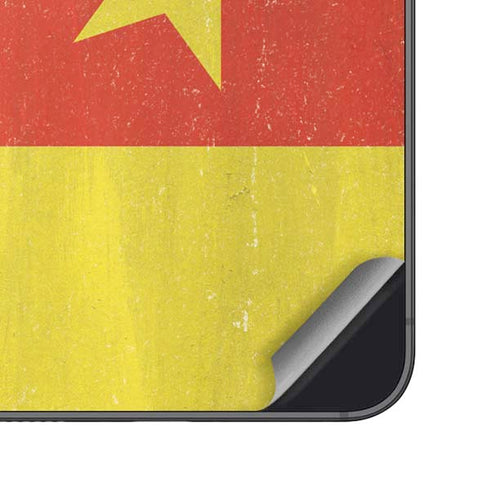 Cameroon Flag Distressed Galaxy S24 Skin